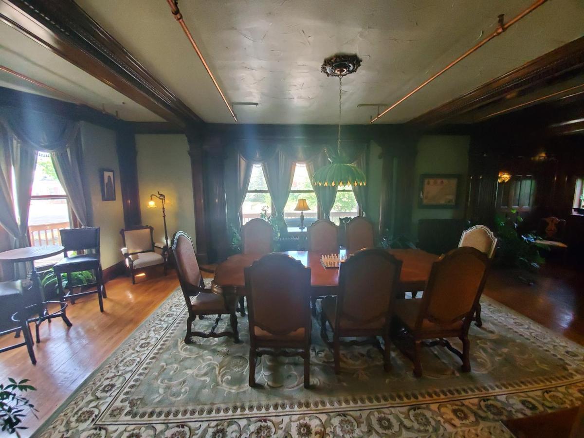 Daniell Manor Hotel *