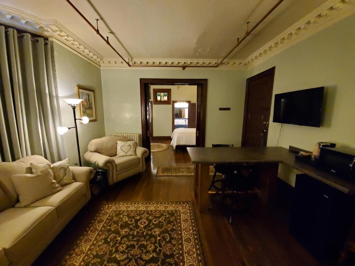 Daniell Manor Hotel