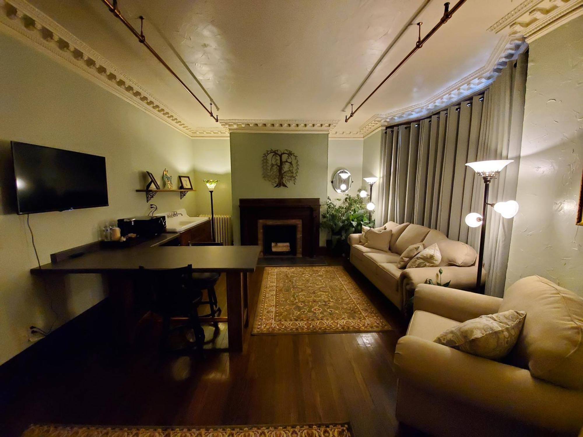 Hotel Daniell Manor Laurium